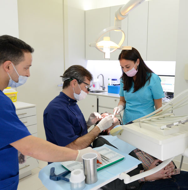 Servicios dentales Clínica Dental Dr. Acosta Servicios dentales Clínica Dental Dr. Acosta